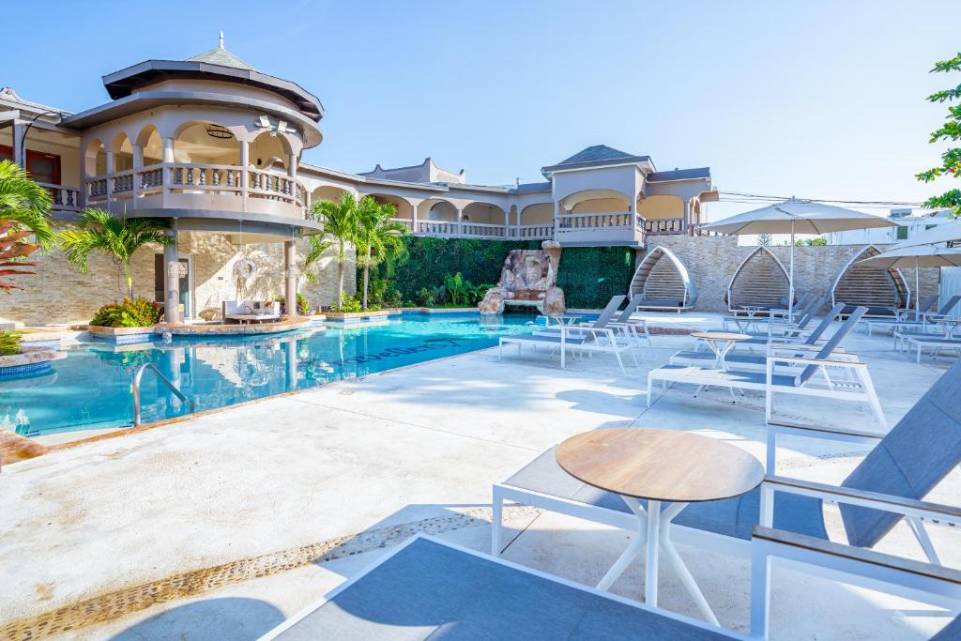 Travellers Resort